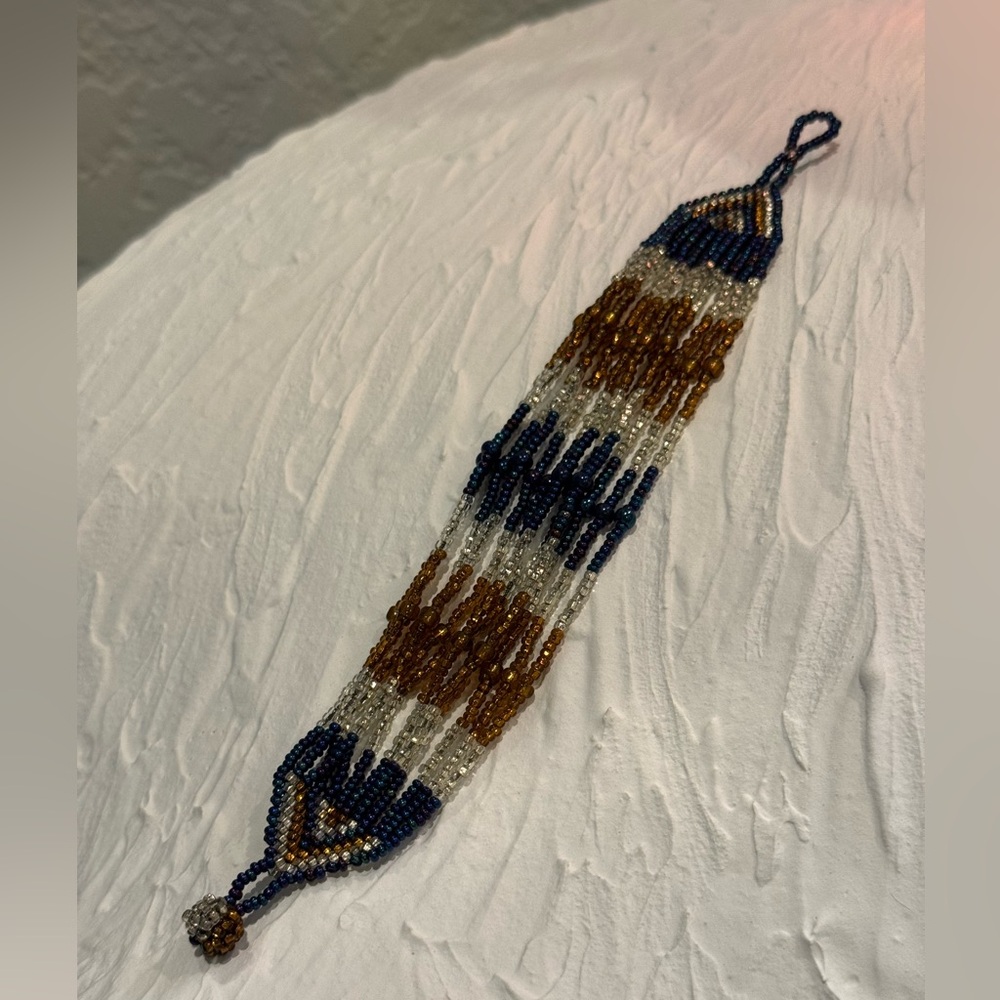Elegant Beaded Bracelet in Blue, Gold, and Silver